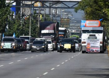 Transportistas de Sololá marchan hacia la Capital exigiendo cambios en el Ministerio Público