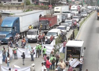 Transportistas esperan resultados de reunión con el gobierno para no continuar con bloqueos