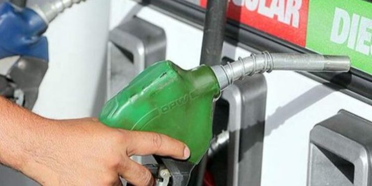 Transportistas exigen al gobierno congelas los precios del diésel