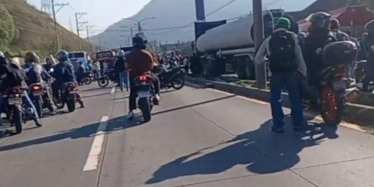Transportistas Pesados Inician Bloqueos para Exigir Mejoras en la Red Vial
