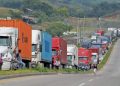 Transportistas rechazan los altos precios de los combustibles en el país