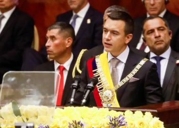 Tras investidura, Noboa y Petro tratan crisis energética