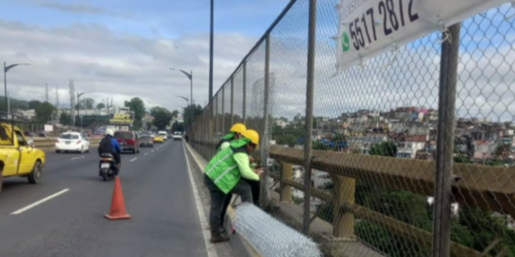Tras tragedia en el puente del Incienso, autoridades municipales reemplazan malla deteriorada