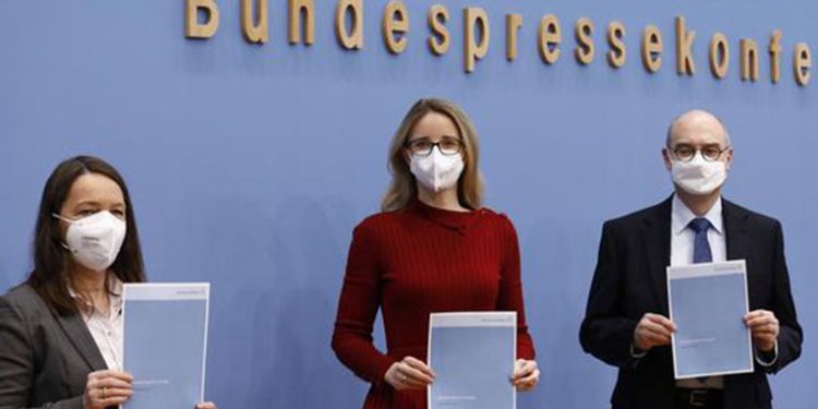 Trato especial con personas vacunadas es rechazado