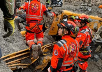 Tres cuerpos recuperados y búsqueda de 4 desaparecidos continúa tras deslizamiento en Quiché