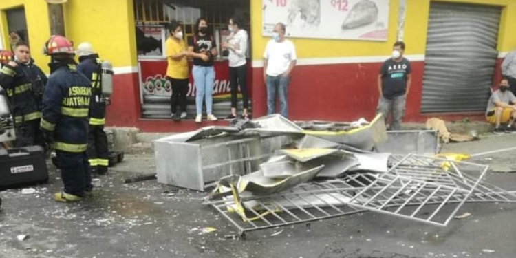 Tres heridos deja explosión de tambo de gas en Villanueva