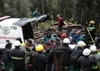 Tres mineros fallecen y cuatro continúan atrapados tras explosión en minas de carbón
