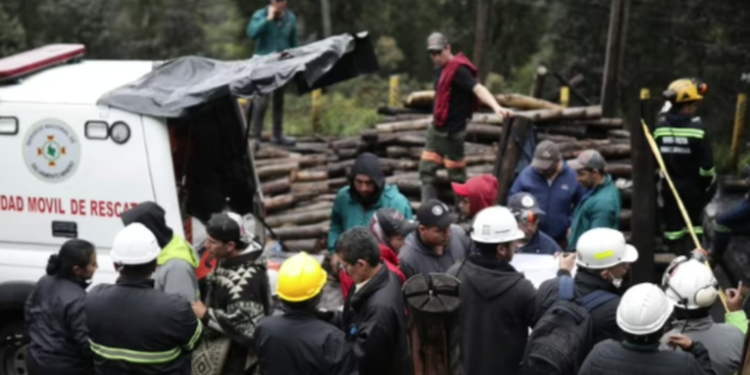 Tres mineros fallecen y cuatro continúan atrapados tras explosión en minas de carbón