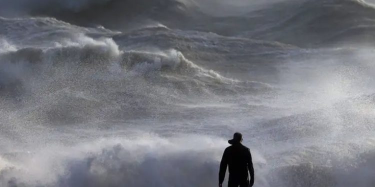 Tres muertos en Ecuador y Chile por oleaje extremo