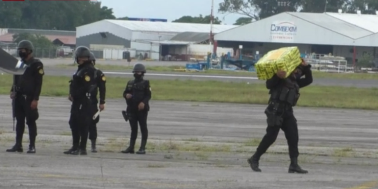 Tribunal Condena a tres hombres a 125 y 147 años de prisión por varios delitos