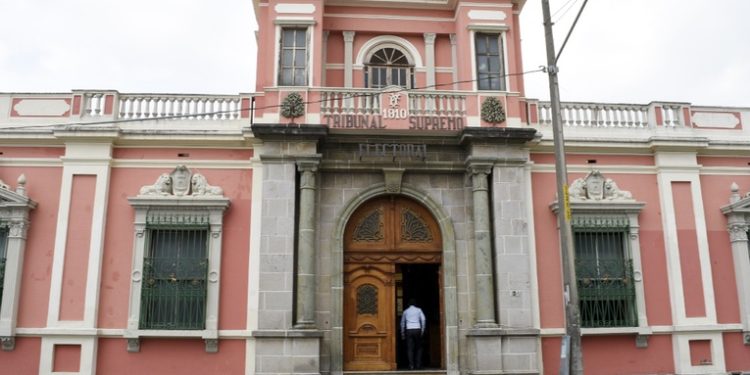 Tribunal supremo electoralÂ  analiza 70 denuncias por posible campaña anticipada