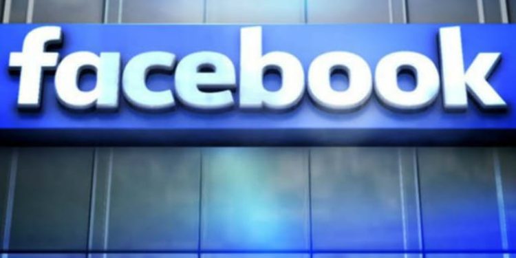 Trum denuncia a Facebook