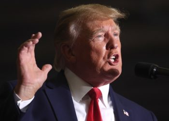 Trump afirma que la Administración Biden es una mancha en la reputación de EE.UU.