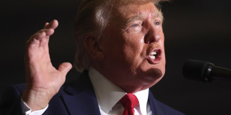 Trump afirma que la Administración Biden es una mancha en la reputación de EE.UU.