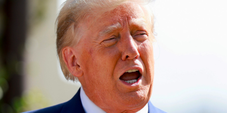 Trump afirma que no devolvió los documentos clasificados porque estaba muy ocupado