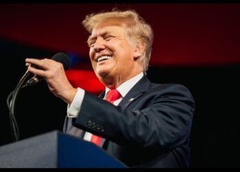 Trump anuncia su propia empresa mediática y red social