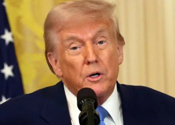 Trump: aranceles a México y Canadá 'siguen adelante'