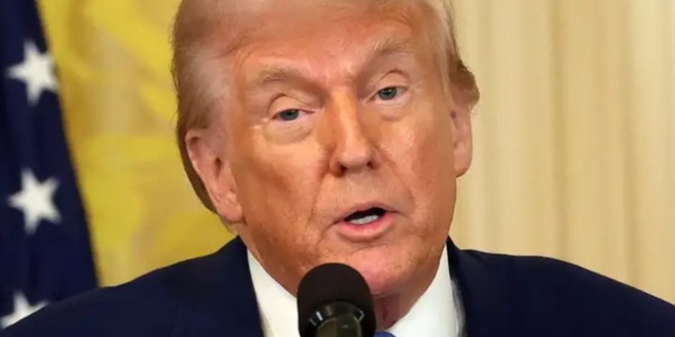 Trump: aranceles a México y Canadá 'siguen adelante'