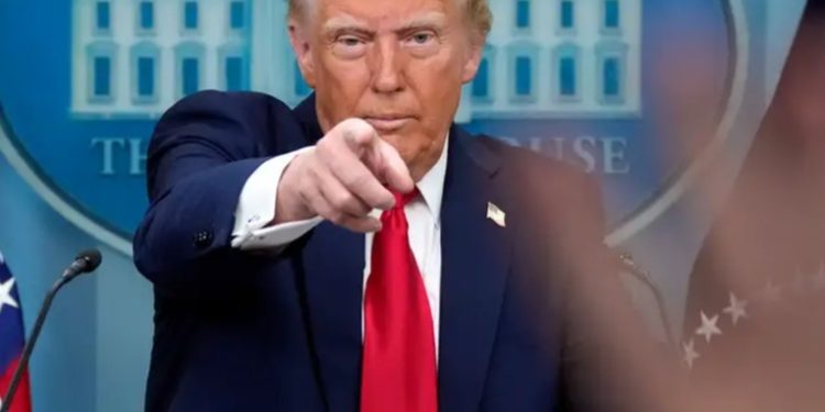 Trump asegura que Venezuela recibirá vuelos con deportados
