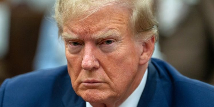 Trump califica a Biden de amenaza real para la democracia en EE.UU.