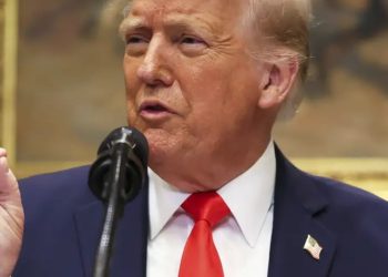 Trump da marcha atrás a subida arancelaria a Canadá