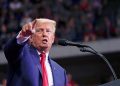 Trump demanda a la CNN por difamación