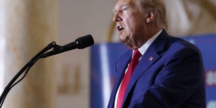 Trump demanda a su exabogado, testigo clave en la investigación en su contra