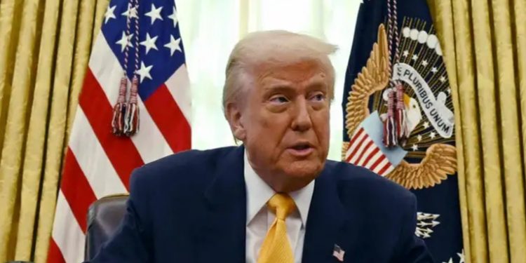 Trump dice que duplica aranceles hasta el 50% a Canadá