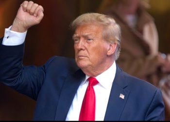 Trump: 'El mundo está en llamas y nos precipitamos hacia la III Guerra Mundial'