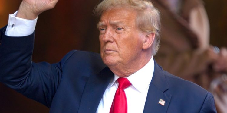 Trump: 'El mundo está en llamas y nos precipitamos hacia la III Guerra Mundial'