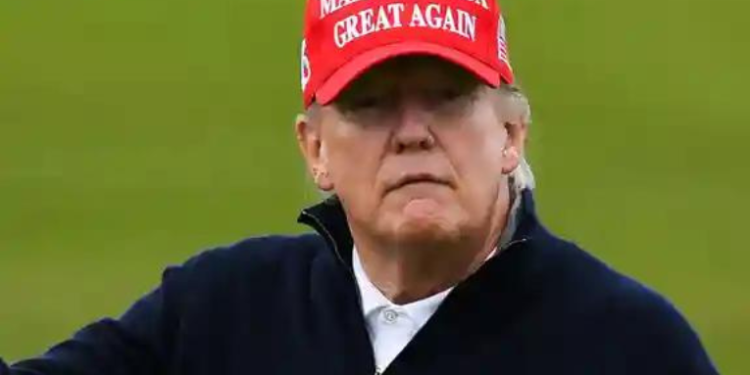 Trump está a salvo tras disparos cerca de él en Florida