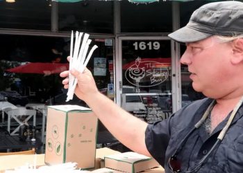 Trump firmará decreto contra las pajitas de papel