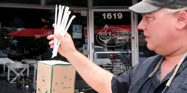 Trump firmará decreto contra las pajitas de papel