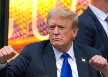 Trump le promete a Khabib detener el conflicto en Ucrania