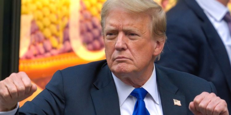 Trump le promete a Khabib detener el conflicto en Ucrania