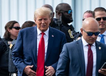 Trump llega a corte federal de Miami para ser encausado en histórico proceso