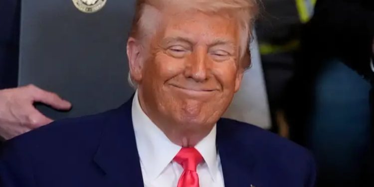 Trump pide a empresas de EE. UU. que regresen al país