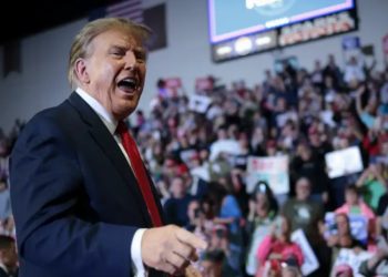Trump pide al Supremo suspender fallo que le niega inmunidad