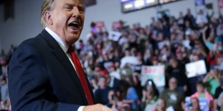 Trump pide al Supremo suspender fallo que le niega inmunidad