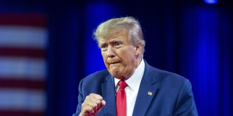 Trump podrí­a enfrentar cargos penales por un escándalo con una actriz porno