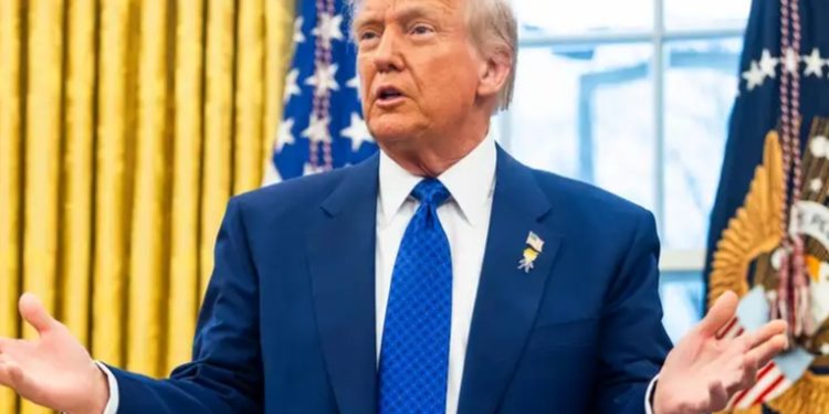 Trump prevé imponer aranceles a automóviles importados