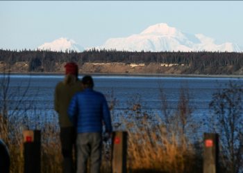 Trump promete cambiar el nombre de la montaña más alta de América del Norte