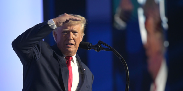 Trump: Somos una nación mendiga con Biden arrodillado rogando energí­a por todo el mundo.