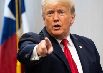 Trump sugiere recurrir a la fuerza militar si los talibanes no devuelven los miles de millones de dólares en equipos