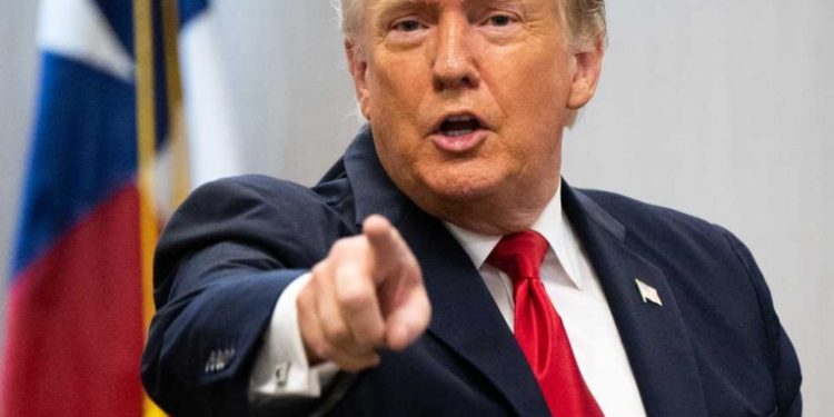 Trump sugiere recurrir a la fuerza militar si los talibanes no devuelven los miles de millones de dólares en equipos