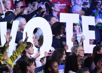 Trump y Harris buscan votos en Carolina del Norte en recta final de elecciones