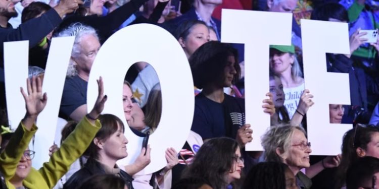 Trump y Harris buscan votos en Carolina del Norte en recta final de elecciones