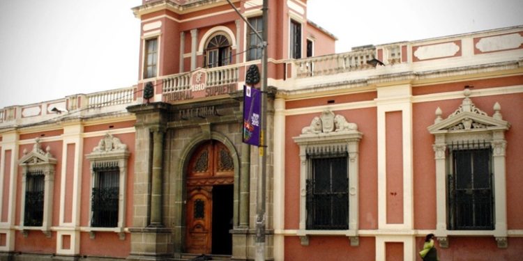 TSE denuncia presiones de la UNE