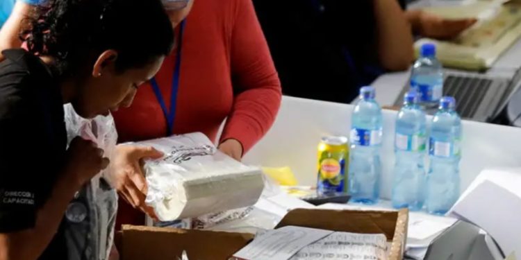 TSE: oficialismo logra mayoría en el Congreso de El Salvador