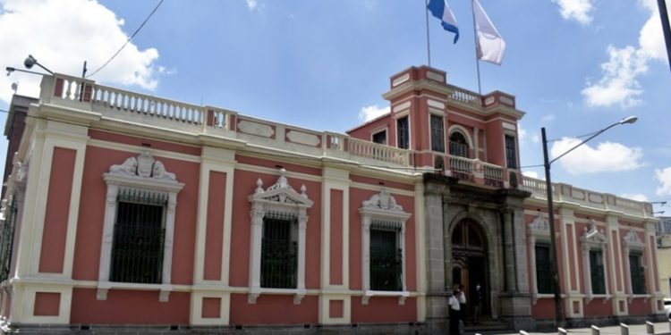 TSE y fiscales de partidos polí­ticos acuerdan incluir en papeletas para alcaldes solo el nombre del candidato